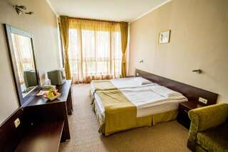 Отель Snezhanka Hotel - Half Board Пампорово Двухместный номер с 2 отдельными кроватями-2