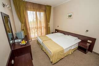 Отель Snezhanka Hotel - Half Board Пампорово Двухместный номер с 2 отдельными кроватями-3